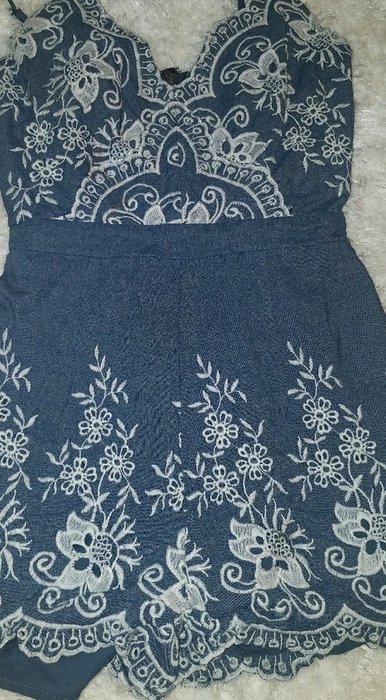 Romper - Picture 3 of 4